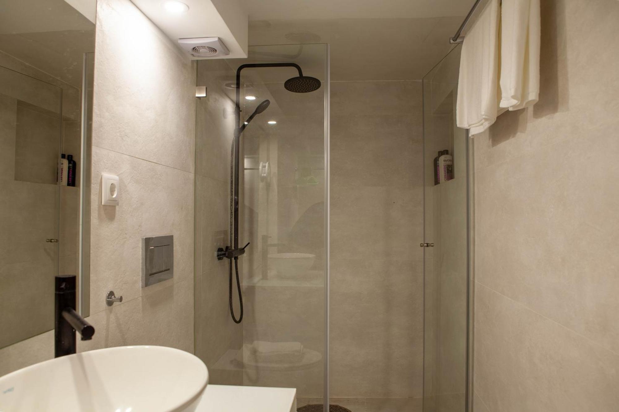 דירות אוייראס Quiet Casa Ee מראה חיצוני תמונה
